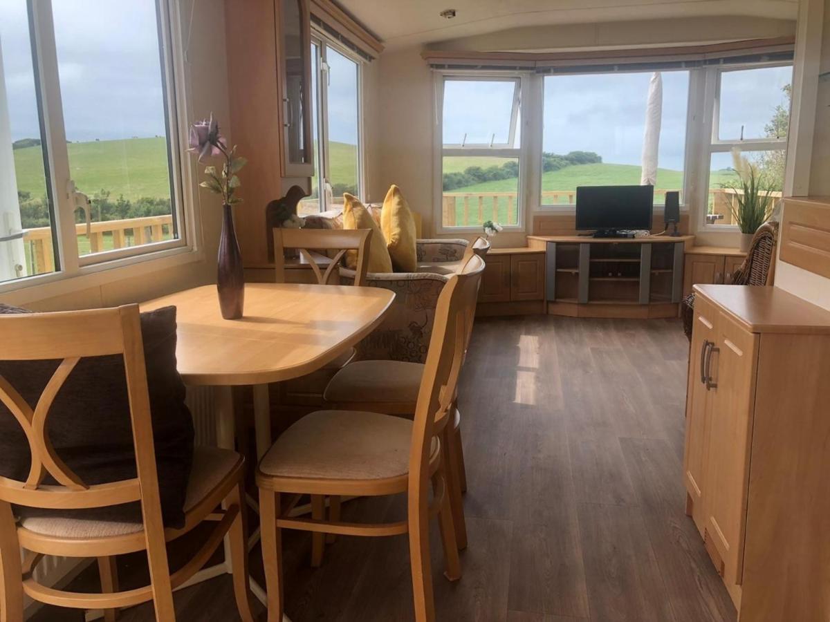 Captivating 2-Bed Static Caravan In Holyhead Llanfachraeth المظهر الخارجي الصورة