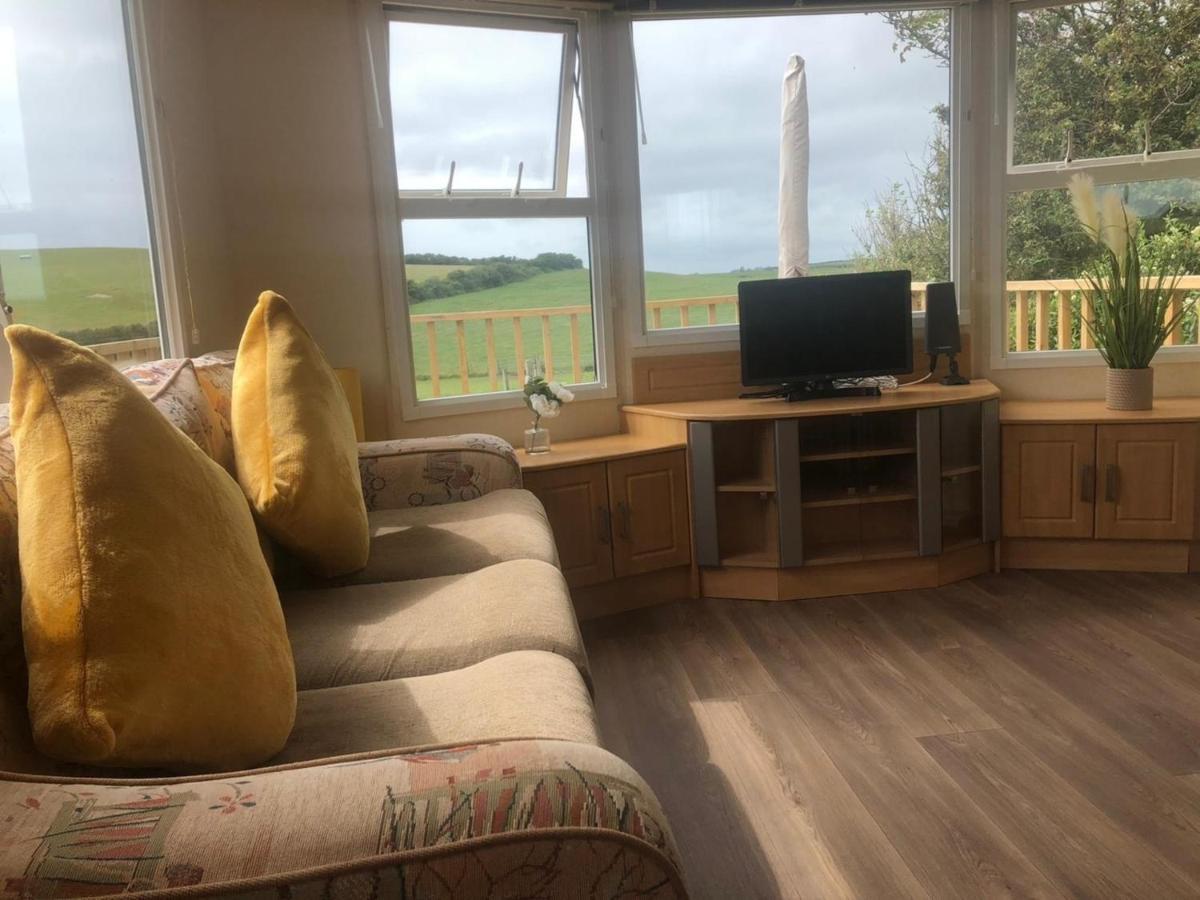 Captivating 2-Bed Static Caravan In Holyhead Llanfachraeth المظهر الخارجي الصورة