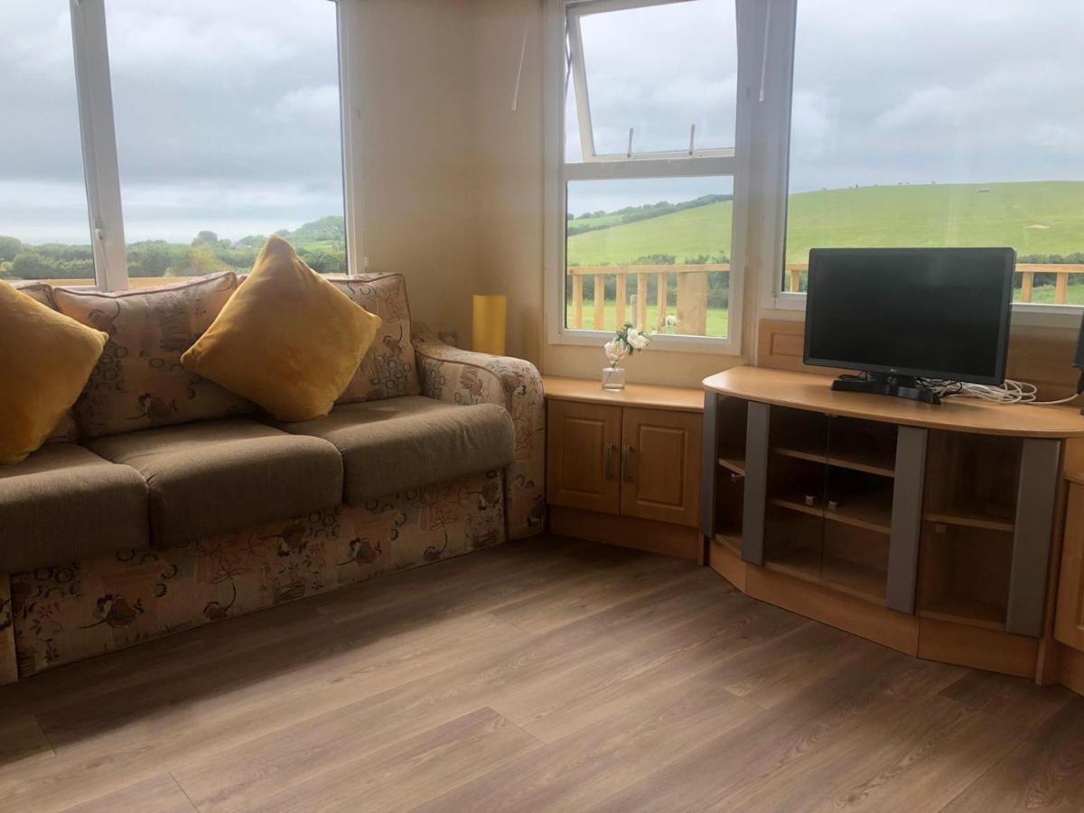 Captivating 2-Bed Static Caravan In Holyhead Llanfachraeth المظهر الخارجي الصورة