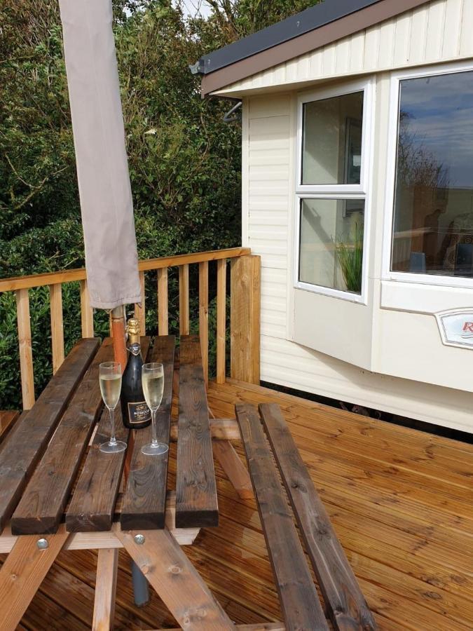 Captivating 2-Bed Static Caravan In Holyhead Llanfachraeth المظهر الخارجي الصورة