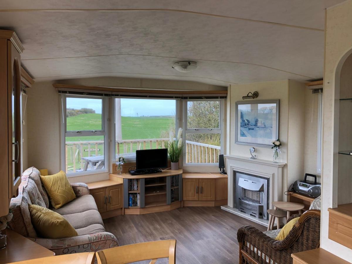 Captivating 2-Bed Static Caravan In Holyhead Llanfachraeth المظهر الخارجي الصورة