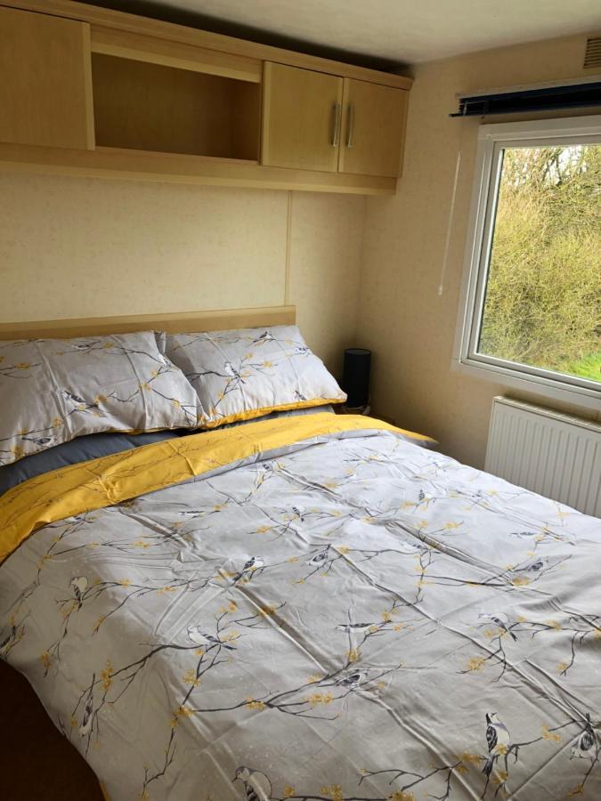 Captivating 2-Bed Static Caravan In Holyhead Llanfachraeth المظهر الخارجي الصورة