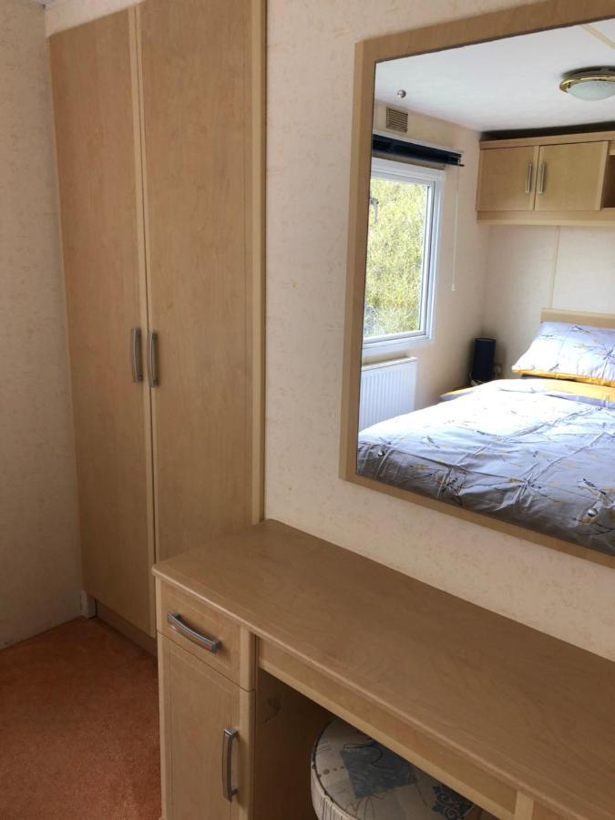 Captivating 2-Bed Static Caravan In Holyhead Llanfachraeth المظهر الخارجي الصورة