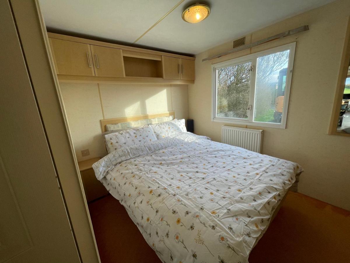 Captivating 2-Bed Static Caravan In Holyhead Llanfachraeth المظهر الخارجي الصورة