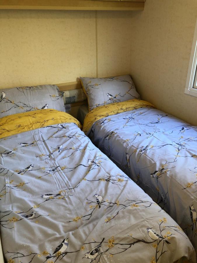 Captivating 2-Bed Static Caravan In Holyhead Llanfachraeth المظهر الخارجي الصورة