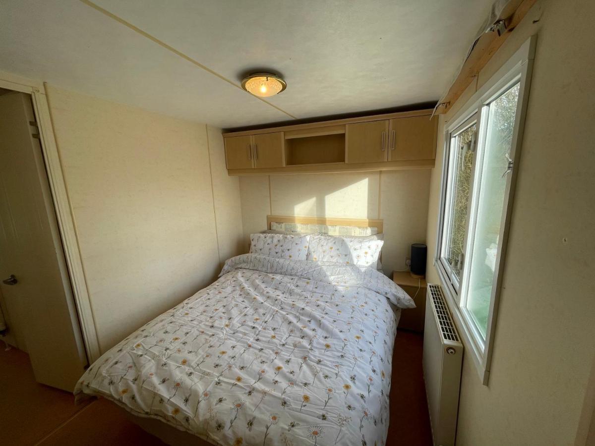 Captivating 2-Bed Static Caravan In Holyhead Llanfachraeth المظهر الخارجي الصورة