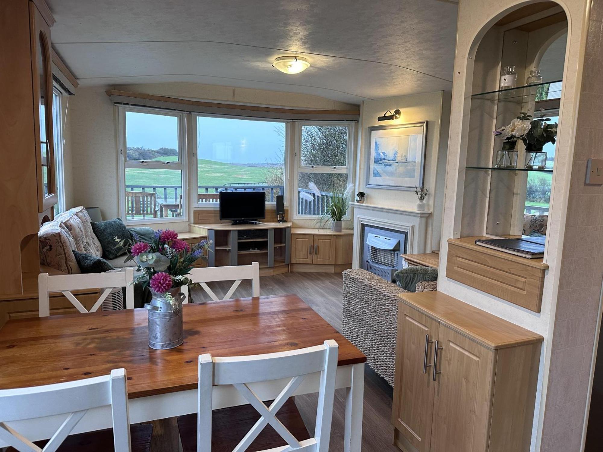 Captivating 2-Bed Static Caravan In Holyhead Llanfachraeth المظهر الخارجي الصورة